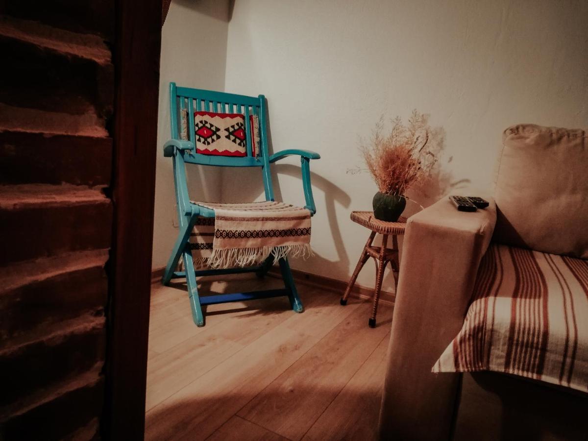 Relax Inn Korce Bagian luar foto
