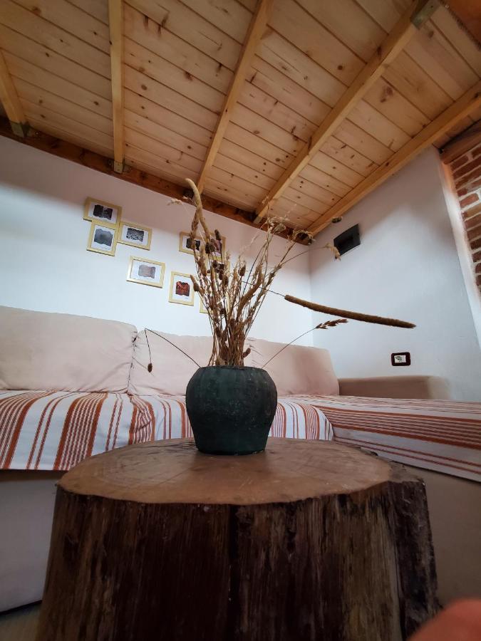 Relax Inn Korce Bagian luar foto