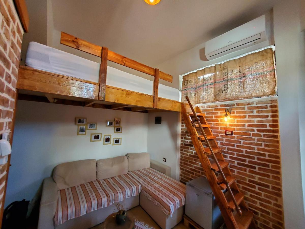 Relax Inn Korce Bagian luar foto