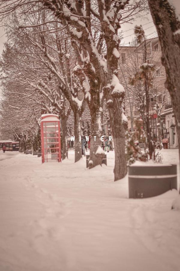 Relax Inn Korce Bagian luar foto