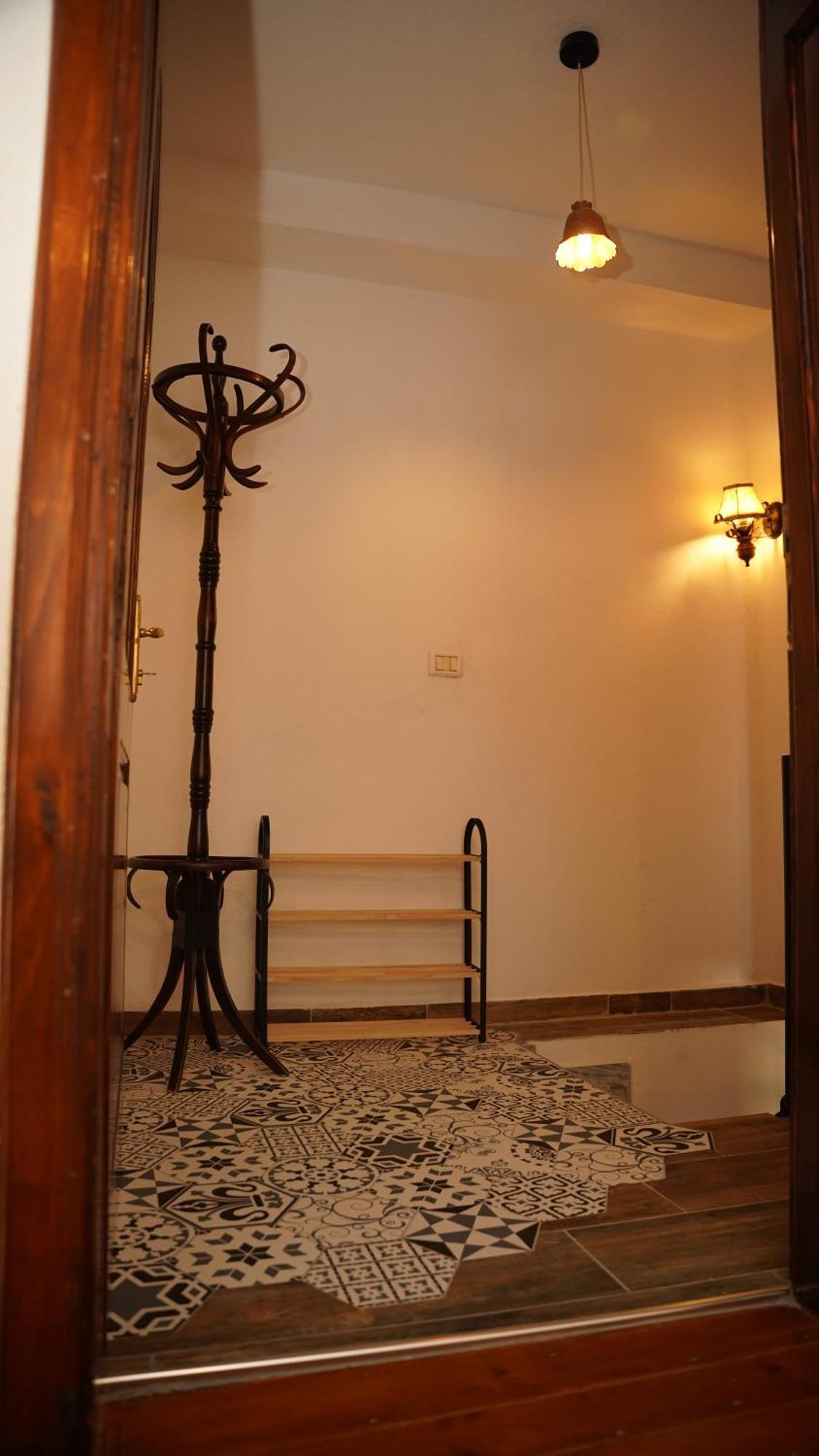 Relax Inn Korce Bagian luar foto