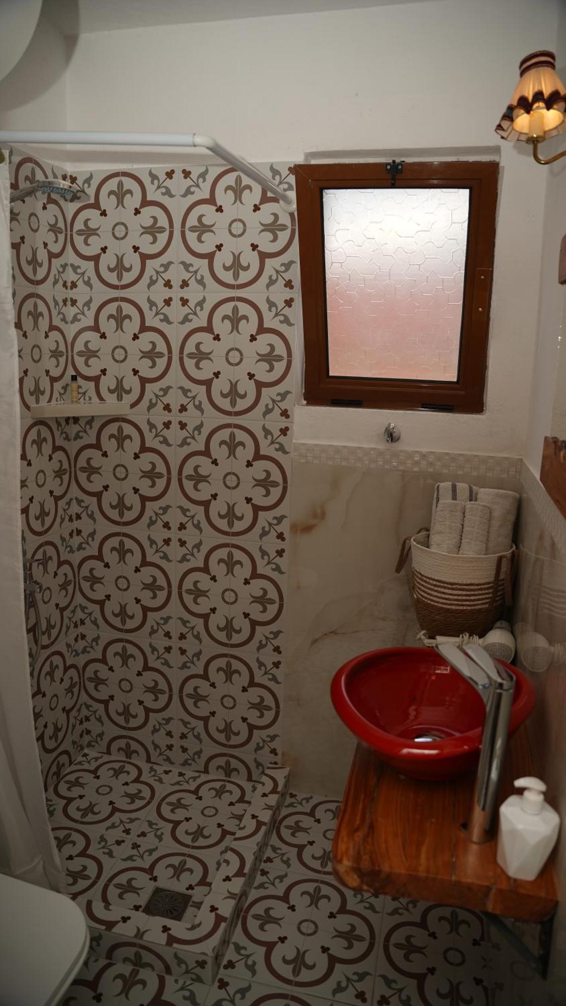Relax Inn Korce Bagian luar foto