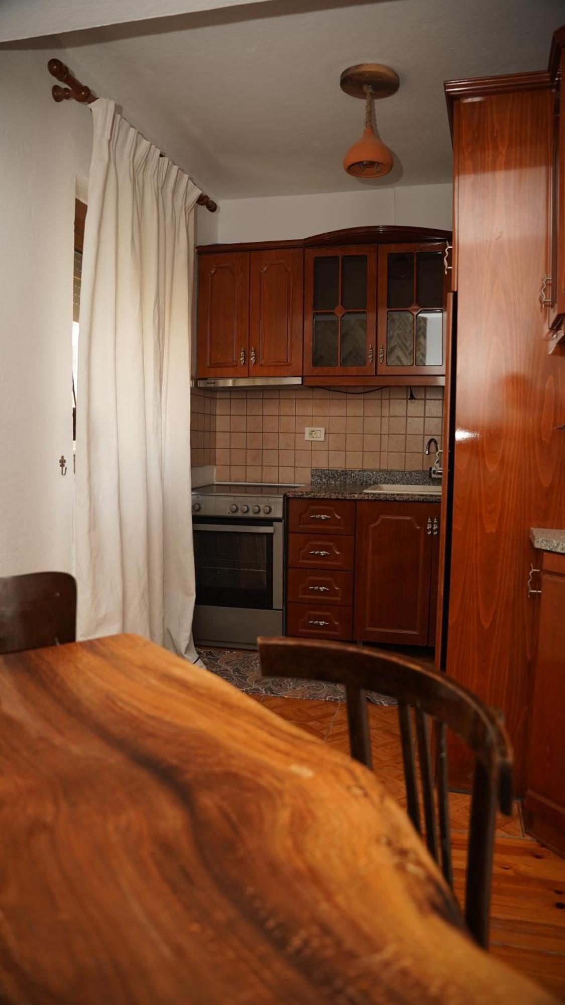 Relax Inn Korce Bagian luar foto