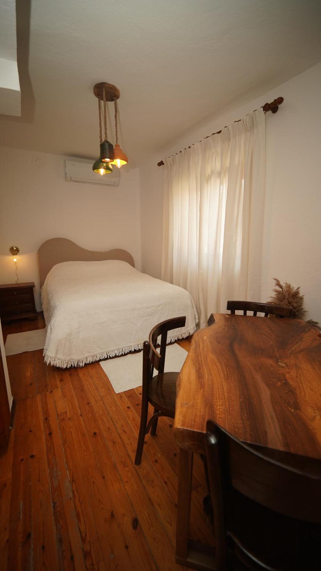 Relax Inn Korce Bagian luar foto